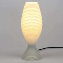 Laden Sie das Bild in den Galerie-Viewer, Diamant Tischleuchte 33 Silk