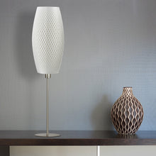 Laden Sie das Bild in den Galerie-Viewer, Flechtwerk Tischleuchte Olive 30 Silk