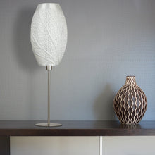 Laden Sie das Bild in den Galerie-Viewer, Flora Tischleuchte 30 Silk