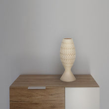 Laden Sie das Bild in den Galerie-Viewer, Fraktal Tischleuchte 33 Linen