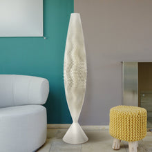 Laden Sie das Bild in den Galerie-Viewer, Koral Stehleuchte 115 Silk